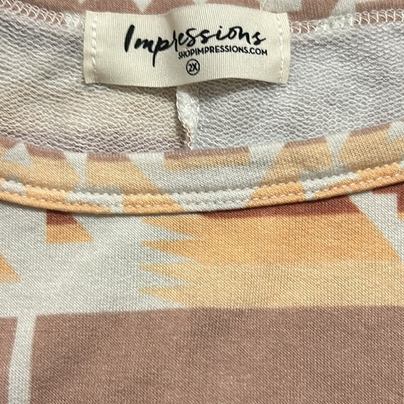 🌼 Impressions Crop Top 💥 - Picture 5 of 6